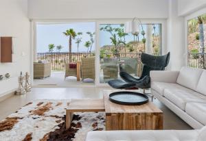 Posedenie v ubytovaní New Luxury 3-bedroom Seaview Apt