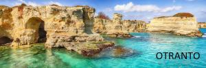 Blick auf das Meer mit Felsen im Wasser in der Unterkunft DeA del Salento in Lecce