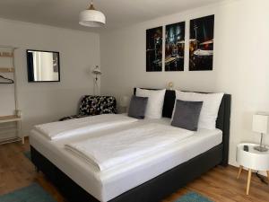 Postel nebo postele na pokoji v ubytování Hotel am Hafen