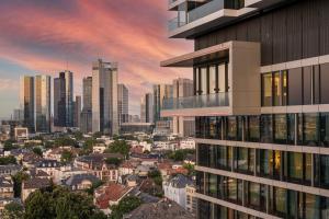 Nespecifikovaný výhled na destinaci Frankfurt nad Mohanem nebo výhled na město při pohledu z hotelu