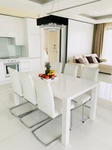 Zdjęcie z galerii obiektu White Luxury Villa Esztergom w mieście Ostrzyhom