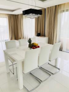 Zdjęcie z galerii obiektu White Luxury Villa Esztergom w mieście Ostrzyhom