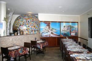 Restaurant ou autre lieu de restauration dans l'établissement Hôtel Vesuvio