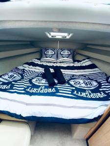 a bed with two pillows on top of it at Nuit insolite sur un bateau - Linge & ménage inclus in La Rochelle