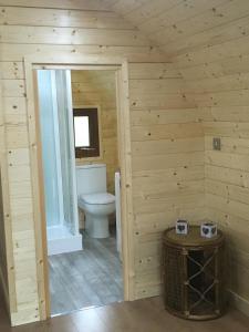 Et badeværelse på Broomhills Farm River Eco Pods