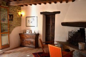 A seating area at Il Venaio