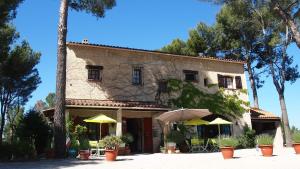 a building with umbrellas in front of it at La Cigalière in Le Beausset