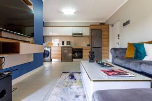 Η κουζίνα ή μικρή κουζίνα στο #AlimamaSpaces: The Hakings Luxury Place