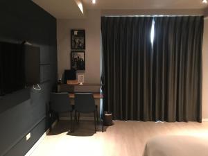 TV a/nebo společenská místnost v ubytování Anson 19 B&B