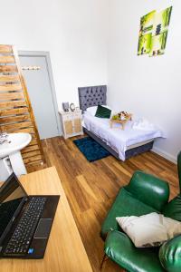 Voodi või voodid majutusasutuse CADeS accommodation toas