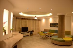 a living room with a couch and a column at Hippocampus Hotel in Kamari