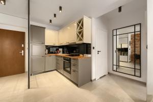 Kuchnia lub aneks kuchenny w obiekcie Elite Apartament Parking by IMPERO