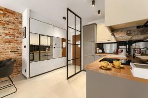 Kuchnia lub aneks kuchenny w obiekcie Elite Apartament Parking by IMPERO