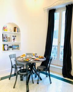 a dining room table and chairs in a room at Via Del Corso Home Roma in Rome