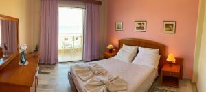 Postel nebo postele na pokoji v ubytování Nafsika Hotel