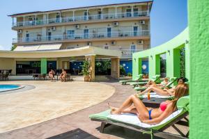 Bazén v ubytování Hotel Dias nebo v jeho okolí