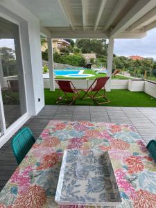 a table and chairs on a patio with a rug at I LOVE ISLA PLAYA (SOLO FAMILIAS) in Isla