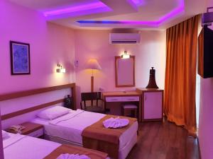 Cama o camas de una habitación en Kleopatra Ikiz Hotel
