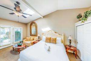 Säng eller sängar i ett rum på Sandals Inn | Spa Suite