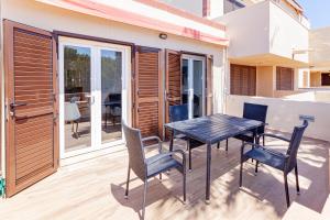 a patio with a table and chairs on a deck at Optimist 2 in La Manga del Mar Menor