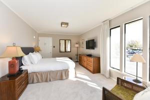 Katil atau katil-katil dalam bilik di 305 Northgate at Silverado in Napa condo +7 gambar