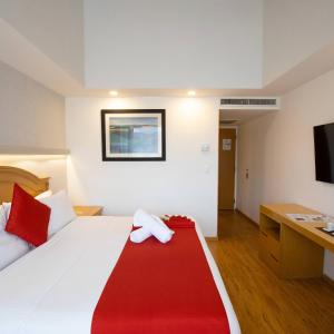 Hotel Horizon & Convention Center tesisinde bir odada yatak veya yataklar