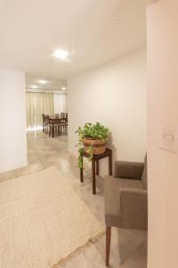 a living room with a couch and a chair and a rug at Edificio Pampa II in Añelo