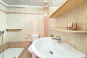 Kúpeľňa v ubytovaní Siviri Luxury Apartment Cleopatra