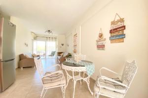 Posedenie v ubytovaní Siviri Luxury Apartment Cleopatra