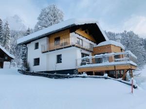 Bergkristallhaus v zime