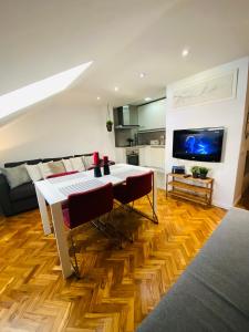 Telewizja i/lub zestaw kina domowego w obiekcie My Citymad Stay Madrid