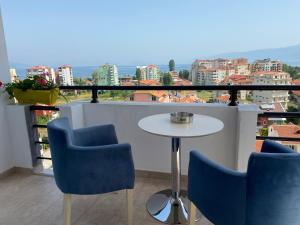 a table and chairs on a balcony with a view at Best Apartment in Pogradec