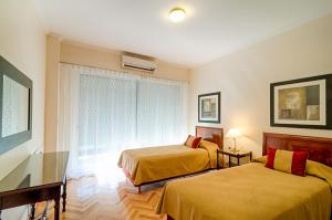 Tempat tidur dalam kamar di Trianon Residence Recoleta