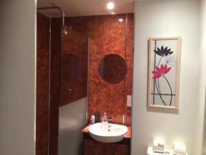 a bathroom with a sink and a shower at Great Western Hotel Aberdeen in Aberdeen +52 photos