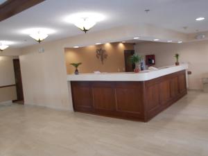 Ο χώρος του λόμπι ή της ρεσεψιόν στο Royalton Inn and Suites, Wilmington,Ohio
