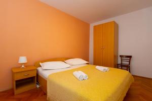 Posteľ alebo postele v izbe v ubytovaní Apartmani Vranjes 2