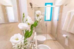 Koupelna v ubytování Hotel Magna Grecia