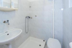 Kúpeľňa v ubytovaní Apartmani Vranjes + 37 fotografií