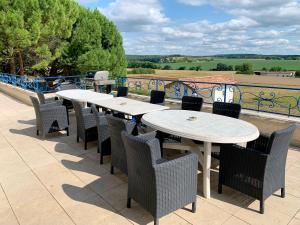 Gallery image of Magnifique villa de charme avec piscine in Casteljaloux +25 photos