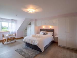 a bedroom with a bed and a table and a desk at Apartment 381 - Carna in Carna