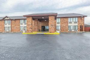 an empty parking lot in front of a brick building at Red Lion Inn & Suites Saint Louis in Pontoon Beach