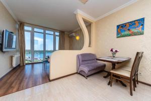 Χώρος καθιστικού στο Apartments with crazy panoramic view of the Dniepr
