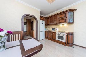 Η κουζίνα ή μικρή κουζίνα στο Apartments with crazy panoramic view of the Dniepr