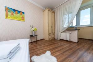 Ένα ή περισσότερα κρεβάτια σε δωμάτιο στο Apartments with crazy panoramic view of the Dniepr