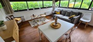 a living room with a couch and a table at Manou du Lac Annecy in Doussard