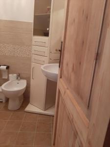 A bathroom at B&B L'amaca della felicità