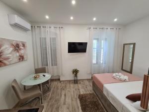 TV a/nebo společenská místnost v ubytování D&D Suites in Split Centre