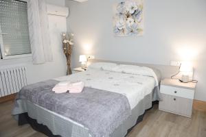Tempat tidur dalam kamar di Alojamiento Camiño Real