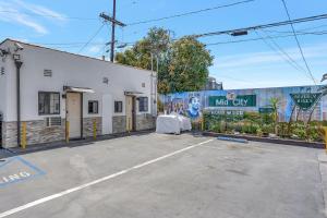 an empty parking lot in front of a building at Mid City Inn in Los Angeles