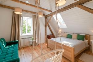 Postel nebo postele na pokoji v ubytování Nasz Dębowiec - dom dla 15 osób, sauna, widok na staw, wielka działka